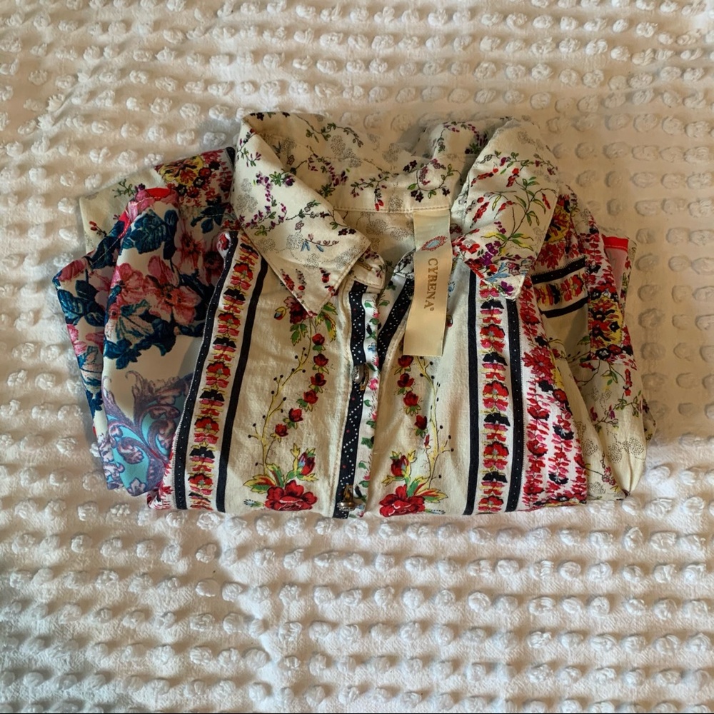 Cyrena Anthropologie floral top size medium - Picture 11 of 11